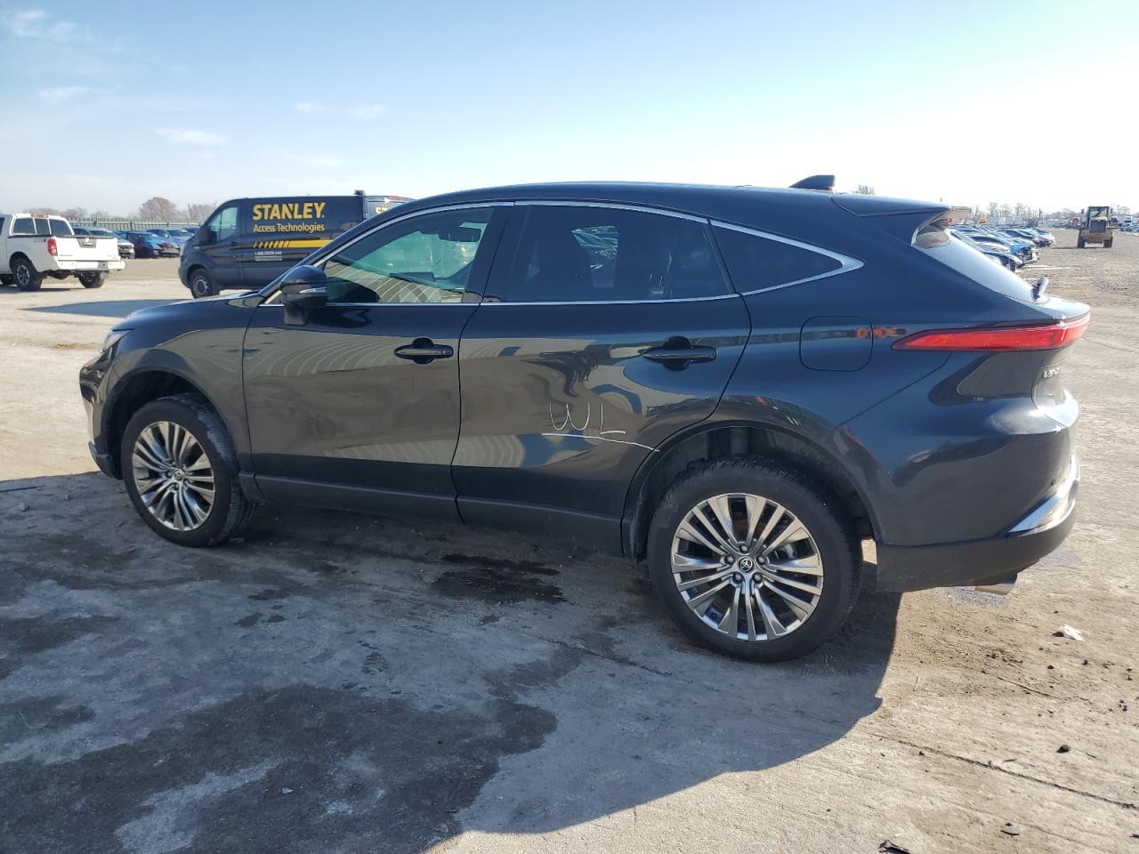 2022 Toyota Venza Le - Фото 2