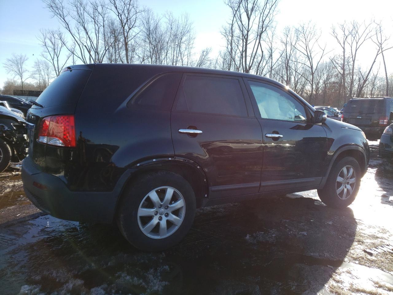 2013 Kia Sorento Lx - Image 3