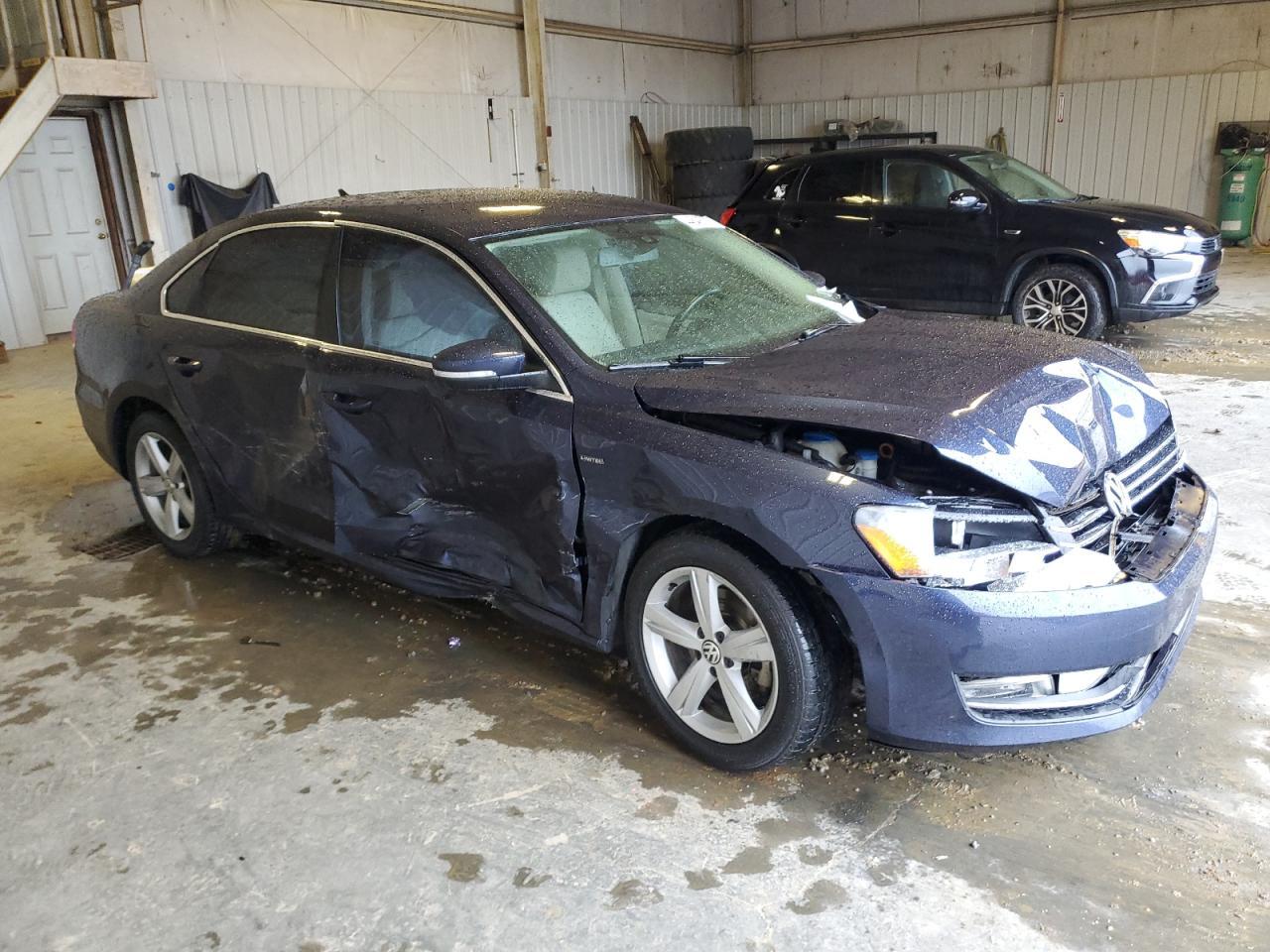 2015 Volkswagen Passat S - Image 4