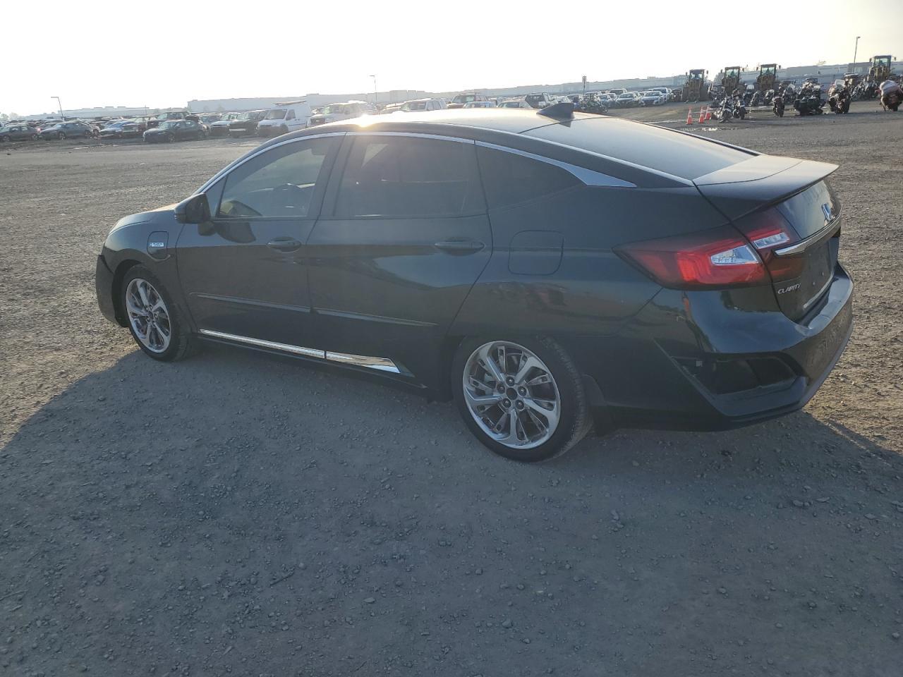 2018 Honda Clarity Touring - Image 2