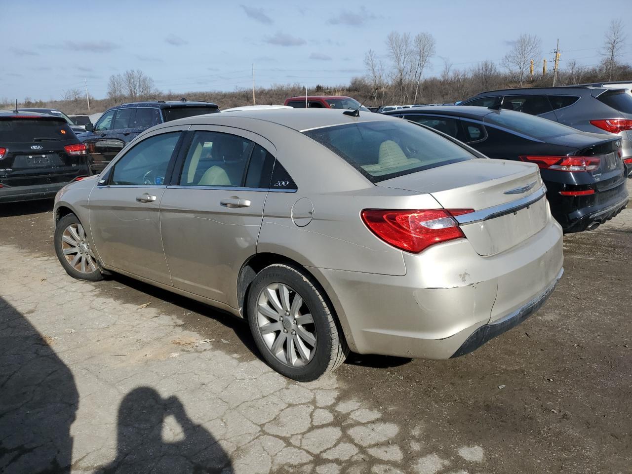 2014 Chrysler 200 Touring - Image 2