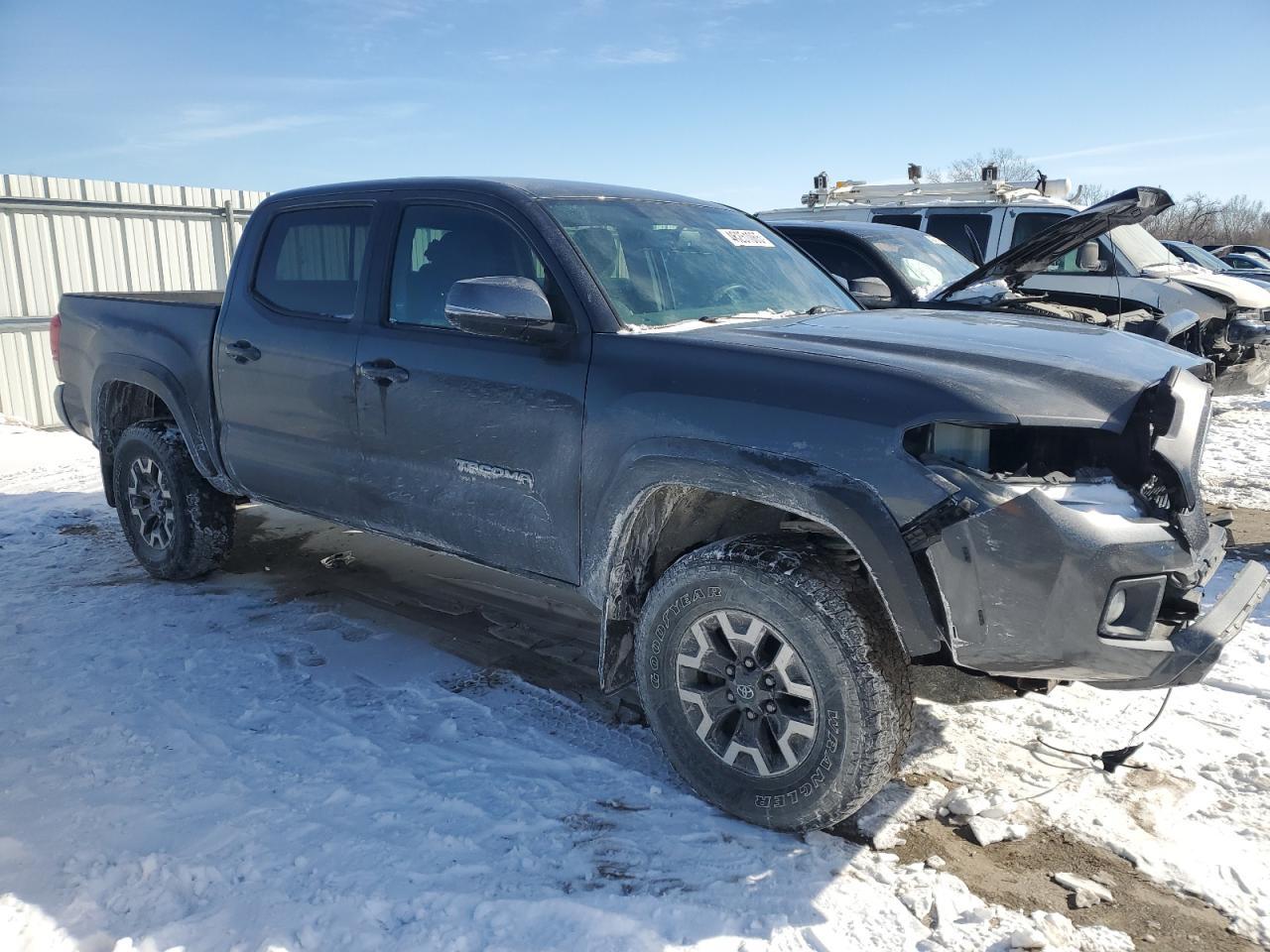2017 Toyota Tacoma Double Cab - Фото 4
