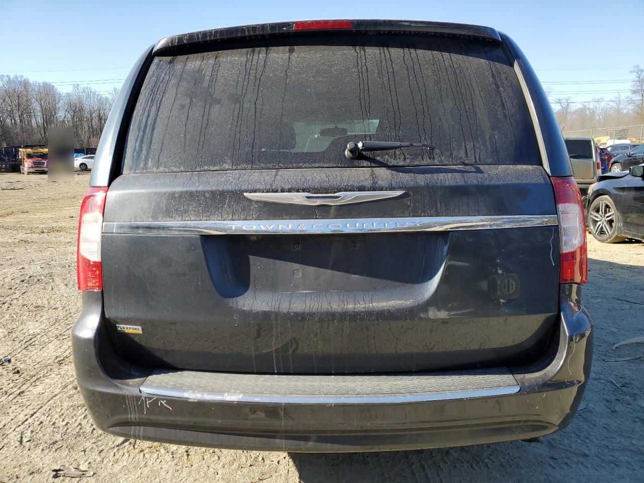 2014 Chrysler Town & Country Touring - Фото 6