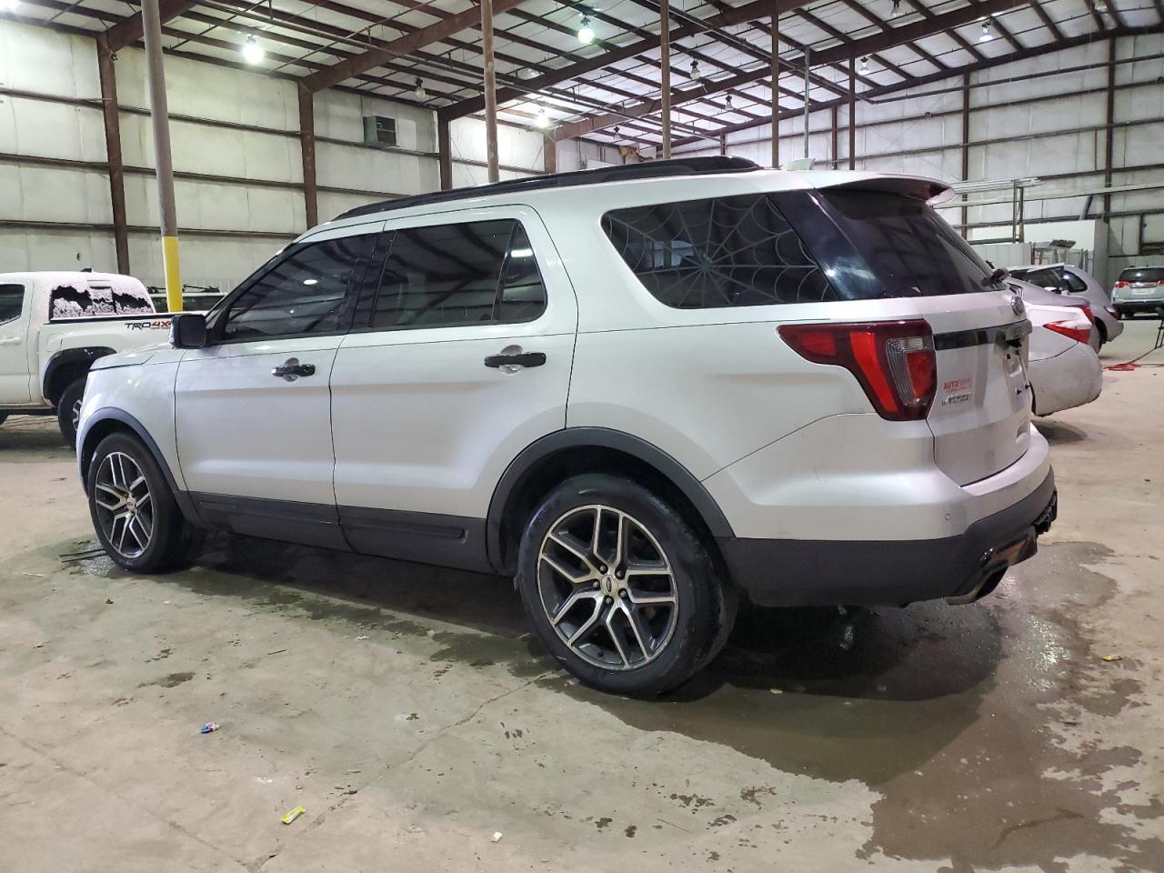 2016 Ford Explorer Sport - Фото 2