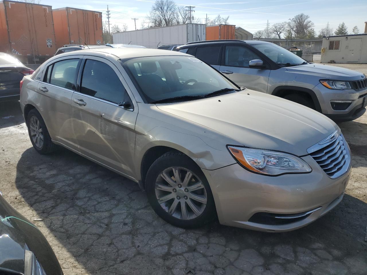 2014 Chrysler 200 Touring - Image 4