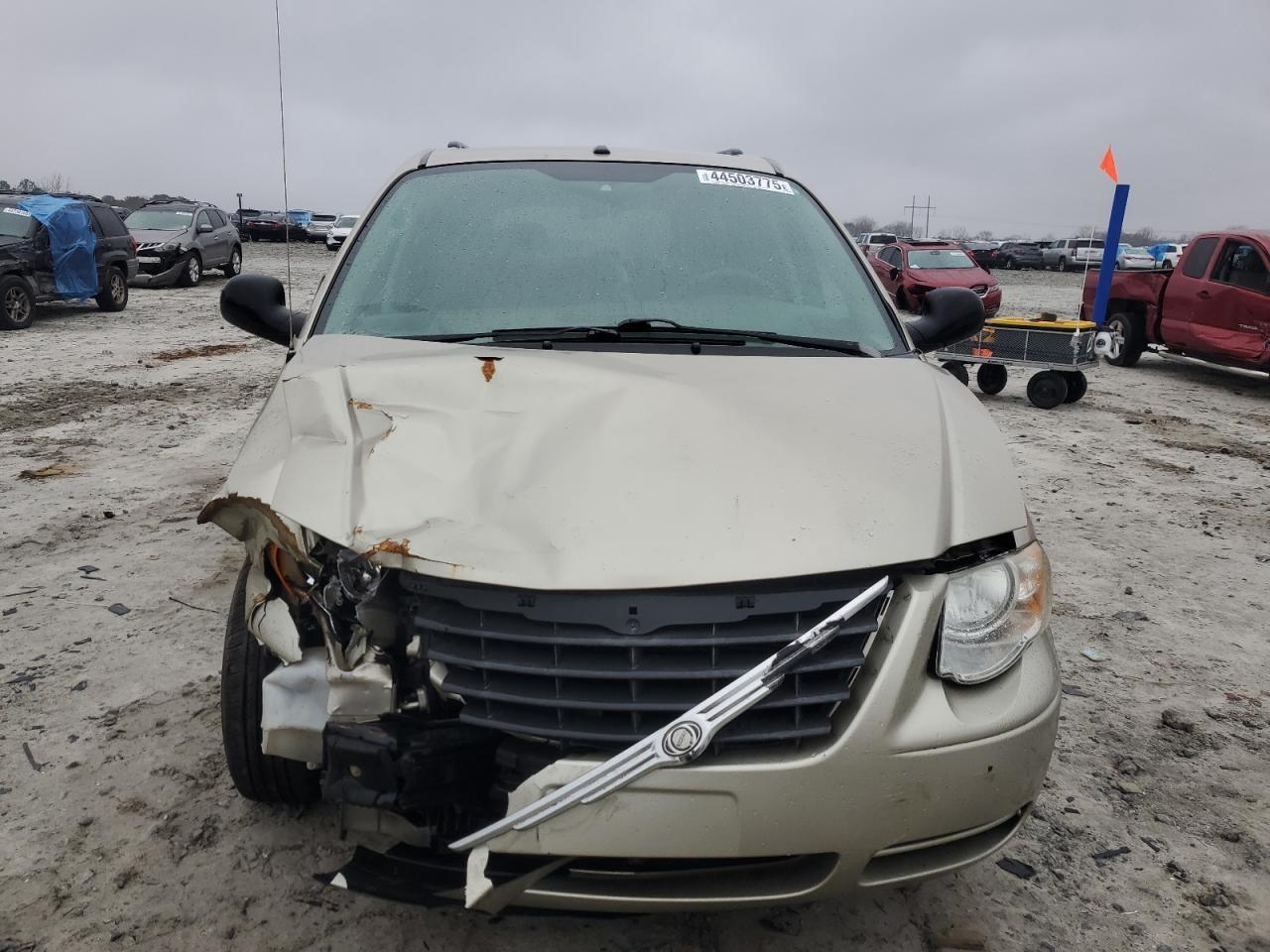 2006 Chrysler Town & Country Lx - Image 5