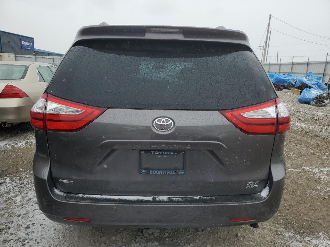 2017 Toyota Sienna Xle - Image 6