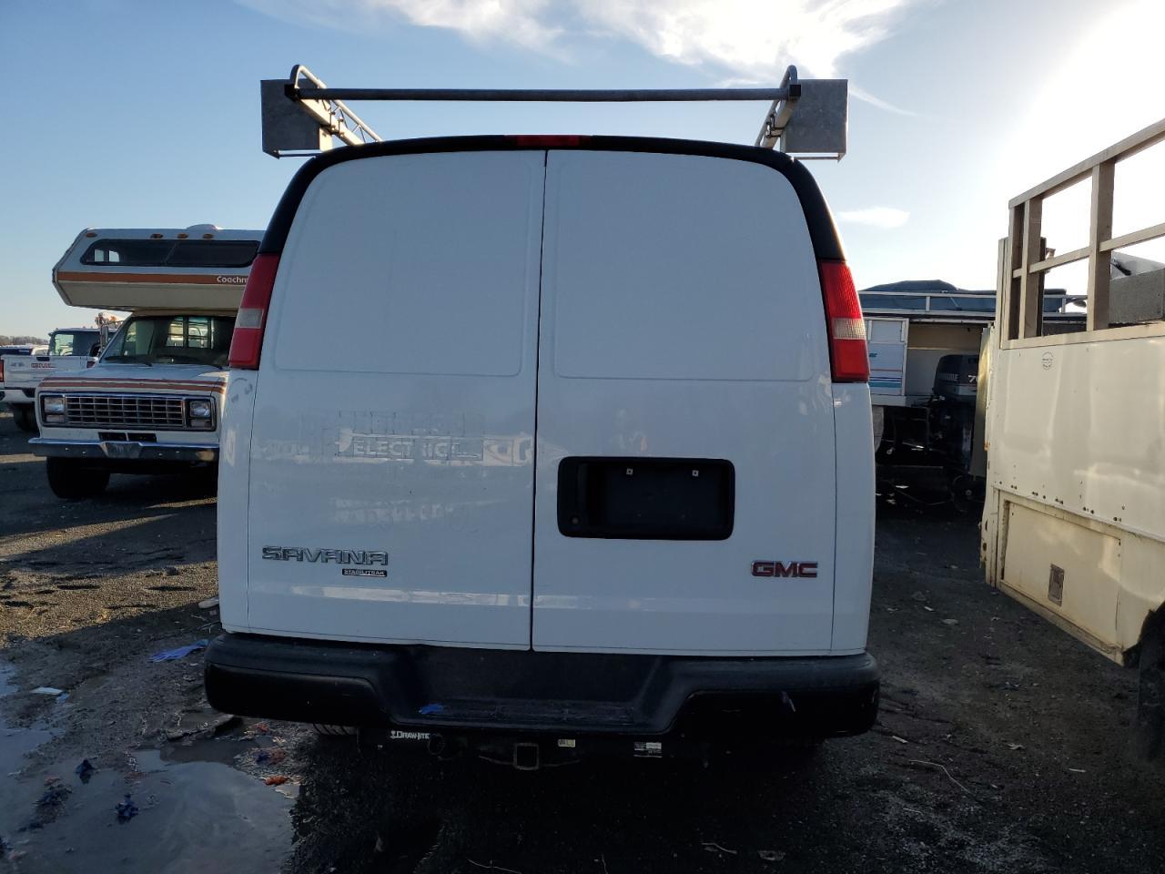 2014 GMC Savana G3500 - Image 6
