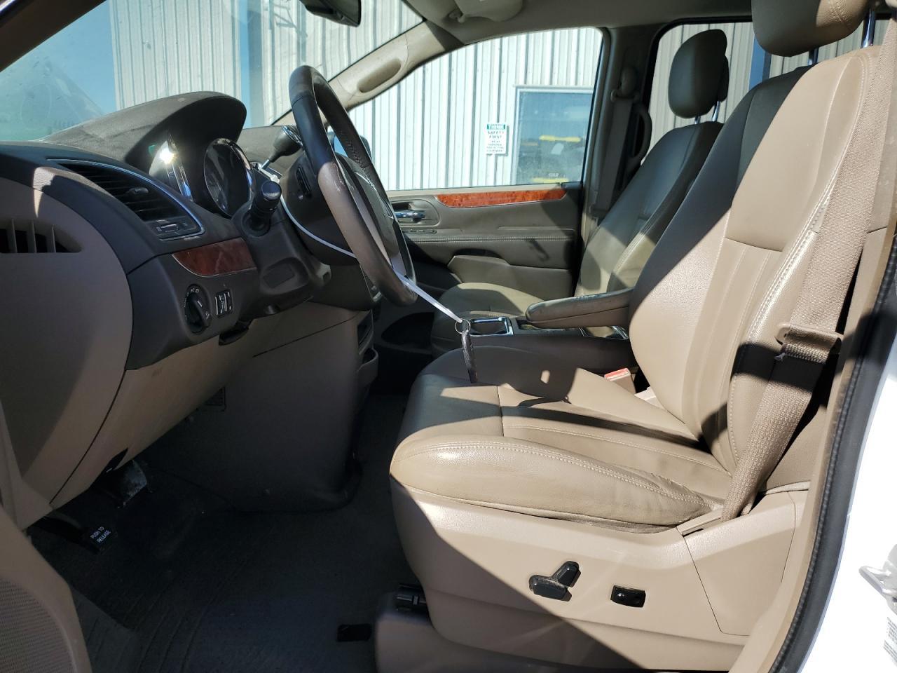 2015 Chrysler Town & Country Touring - Фото 7