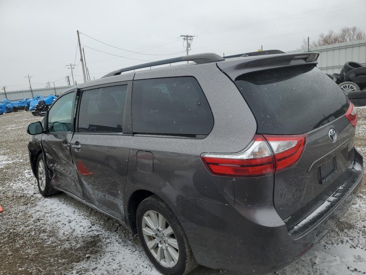 2017 Toyota Sienna Xle - Image 2