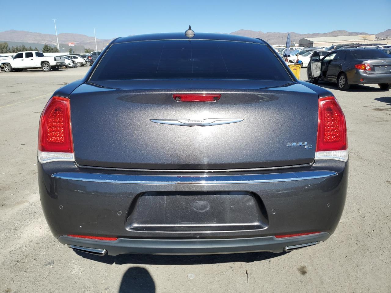 2017 Chrysler 300C - Фото 7