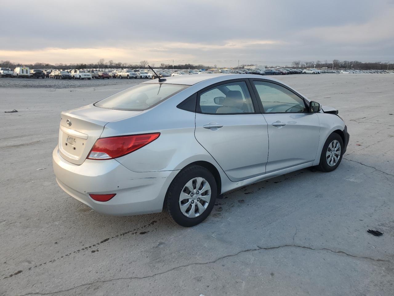 2016 Hyundai Accent Se - Image 3