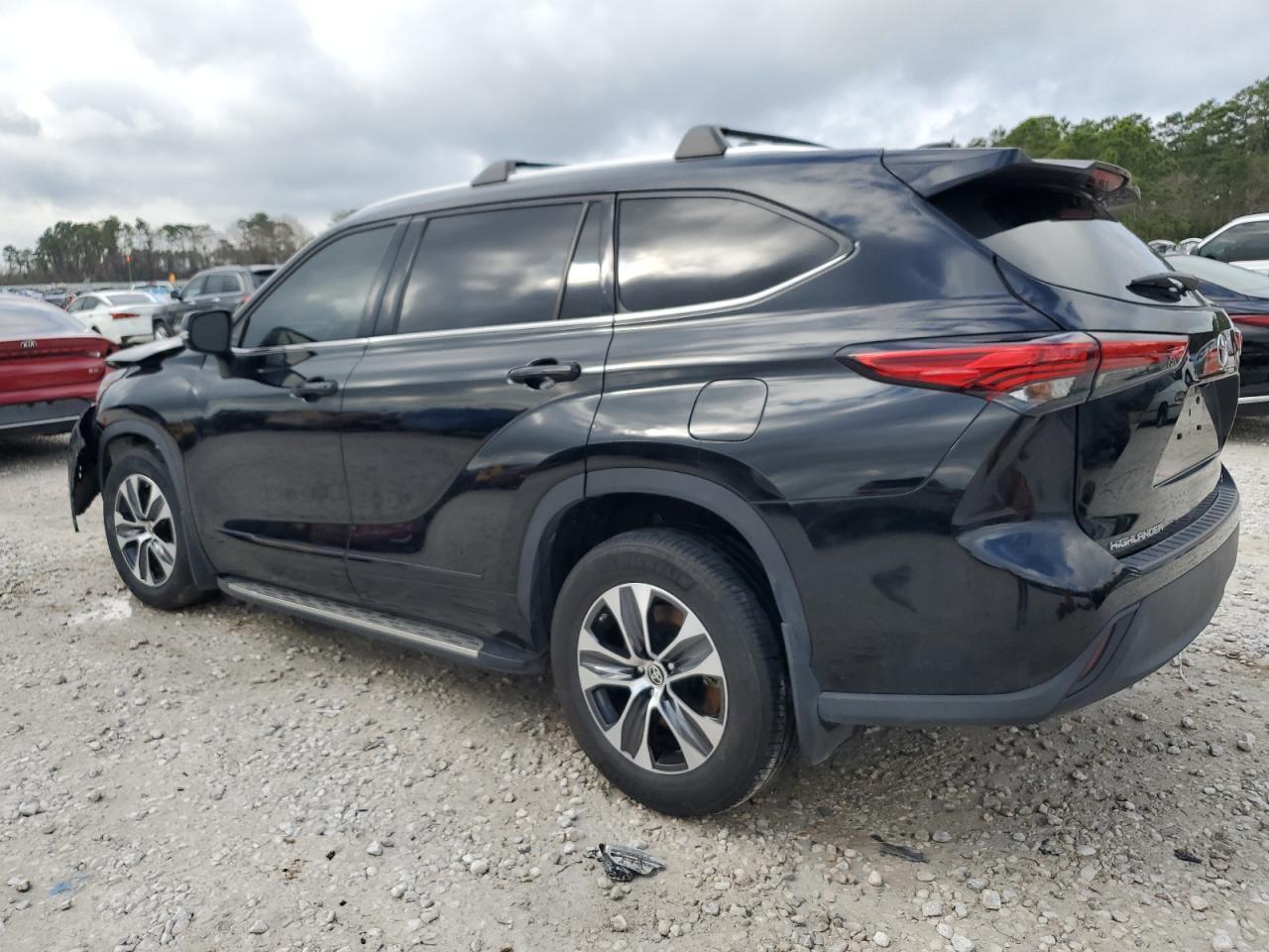 2022 Toyota Highlander Xle - Image 2