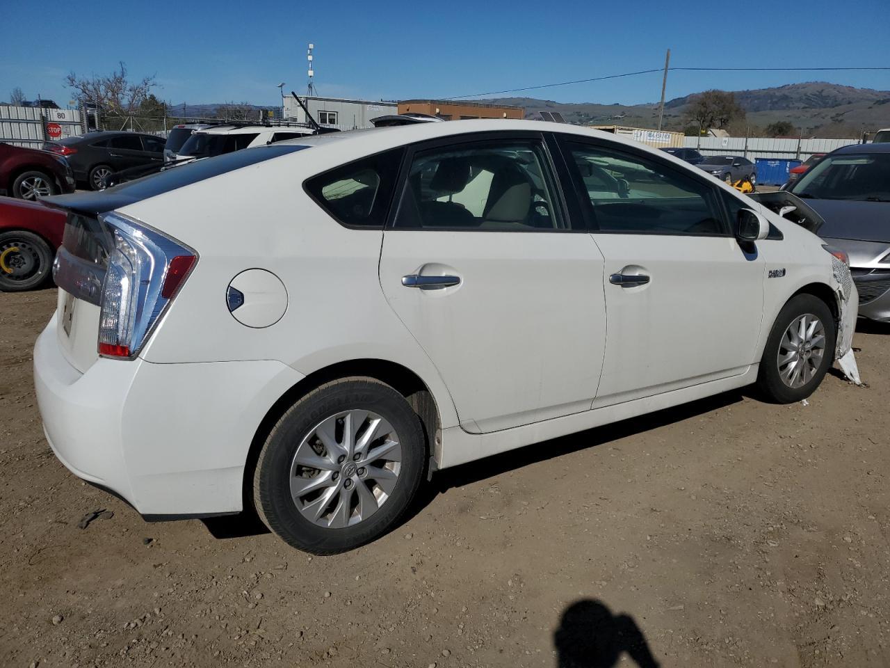 2013 Toyota Prius Plug-In - Image 3
