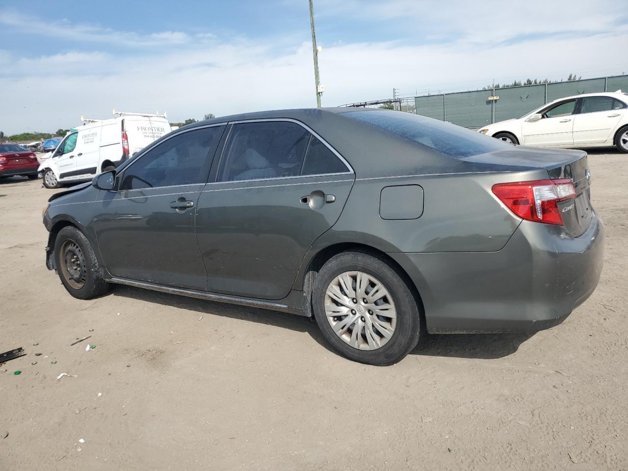 2014 Toyota Camry L - Фото 2
