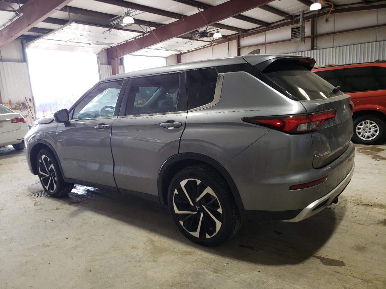 2022 Mitsubishi Outlander Se - Image 2