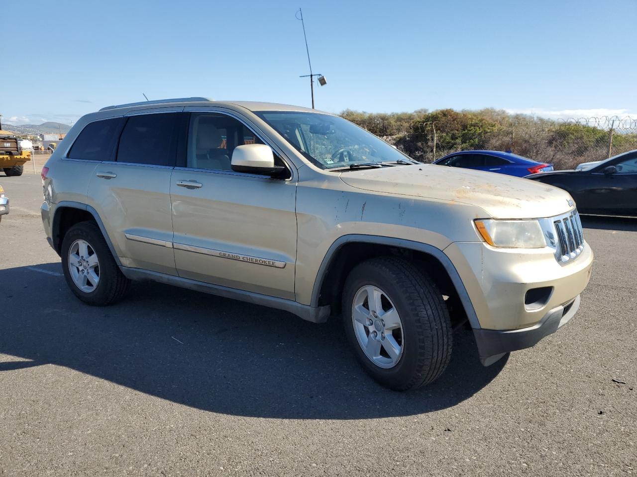 2011 Jeep Grand Cherokee Laredo - Image 4
