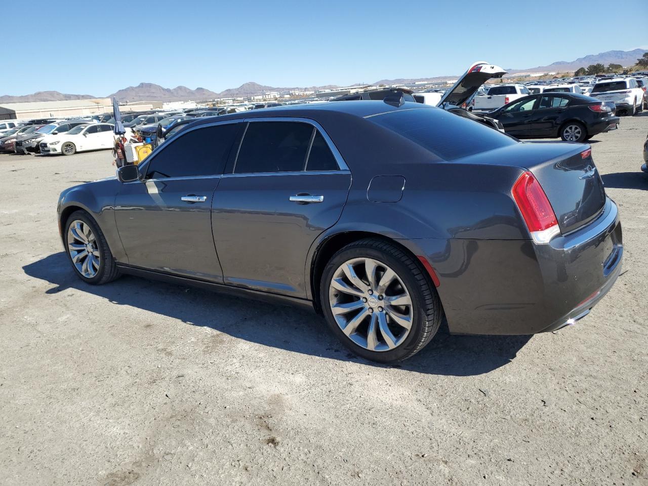 2017 Chrysler 300C - Фото 3
