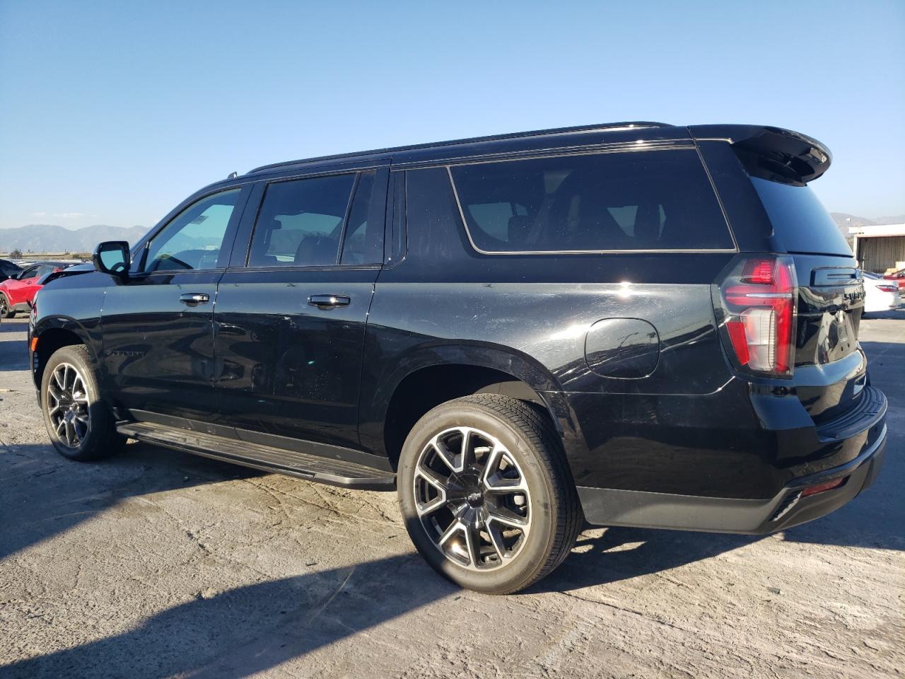 2023 Chevrolet Suburban C1500 Rst - Фото 2