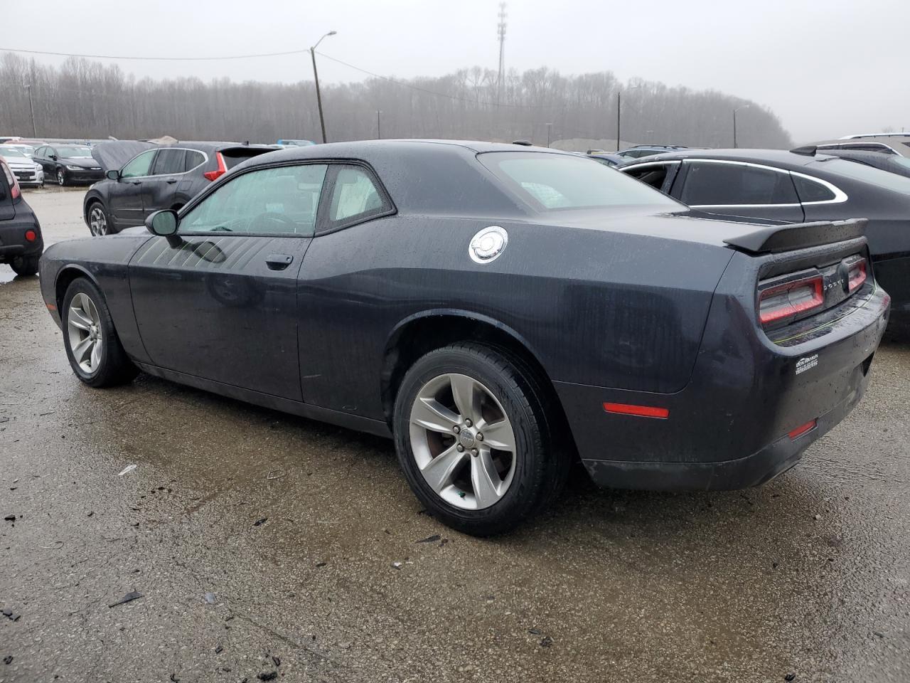2017 Dodge Challenger Sxt - Фото 2
