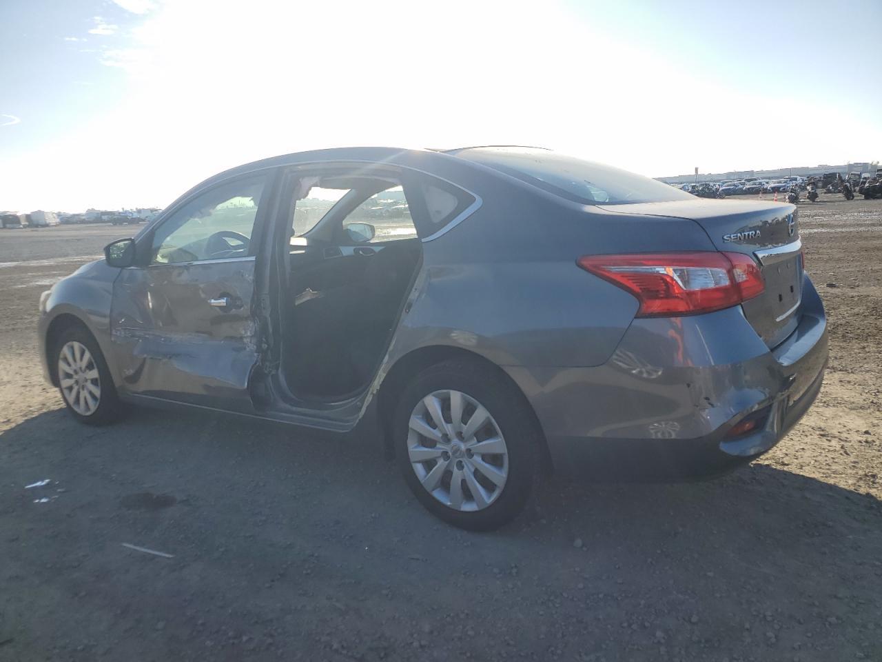 2016 Nissan Sentra S - Фото 2