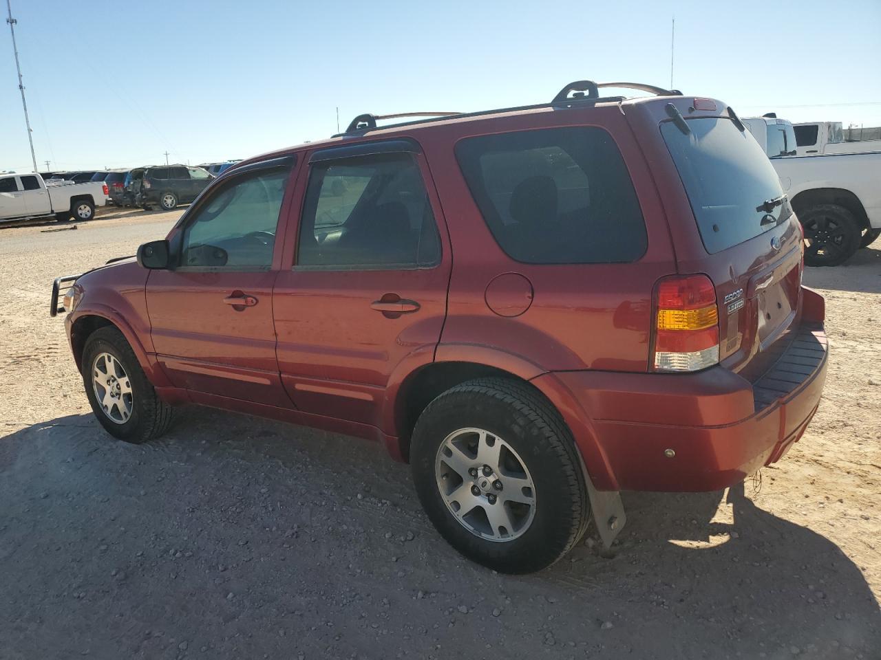 2005 Ford Escape - Image 2
