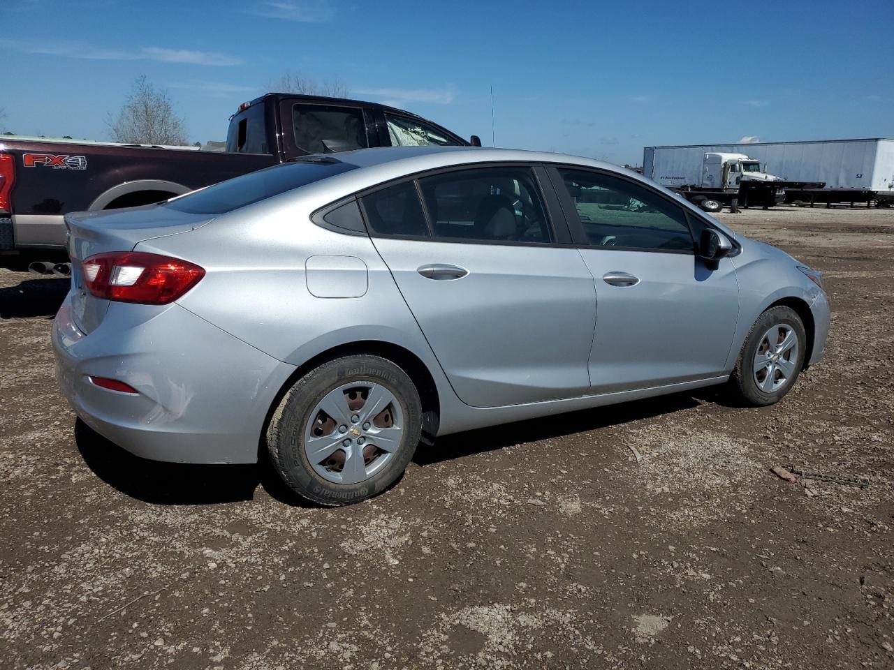 2018 Chevrolet Cruze Ls - Фото 3