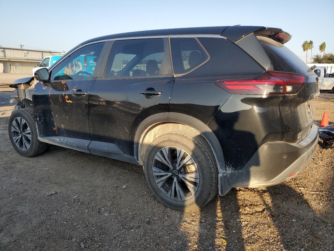 2022 Nissan Rogue Sv - Image 2