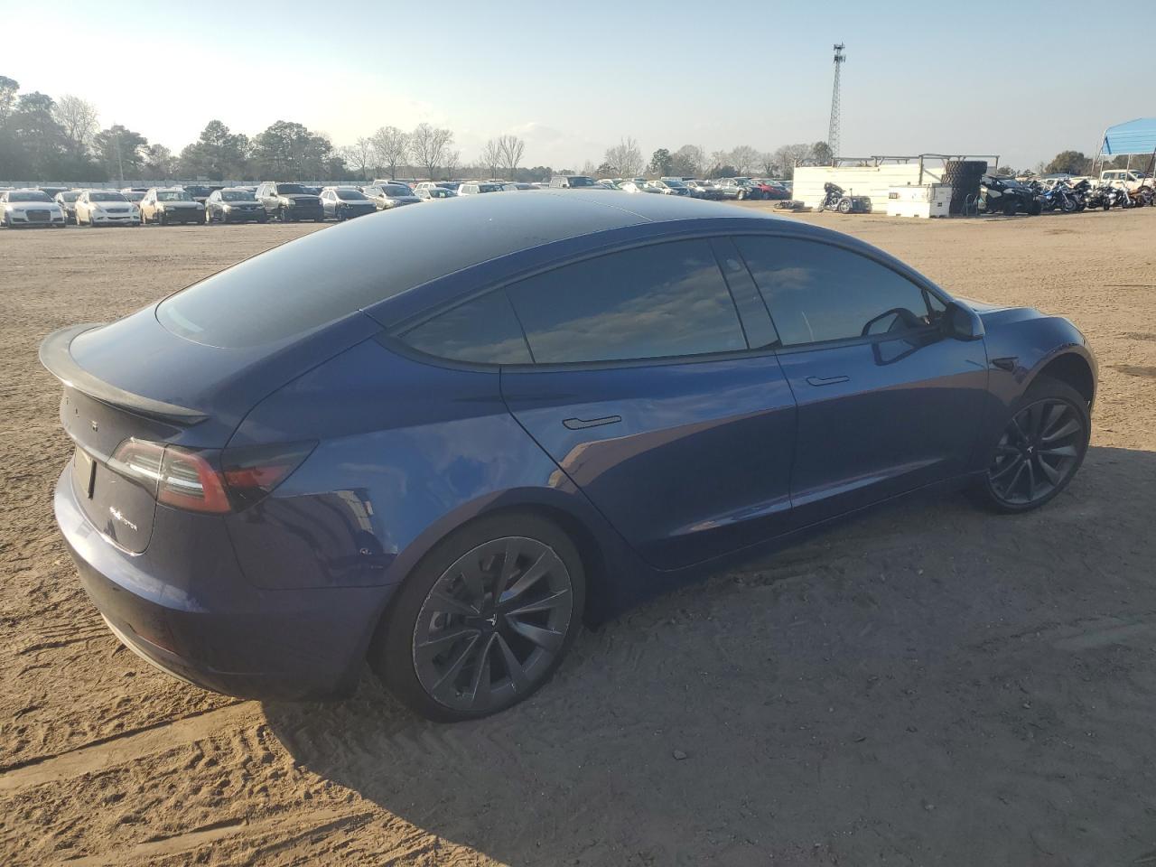 2022 Tesla Model 3 - Фото 3