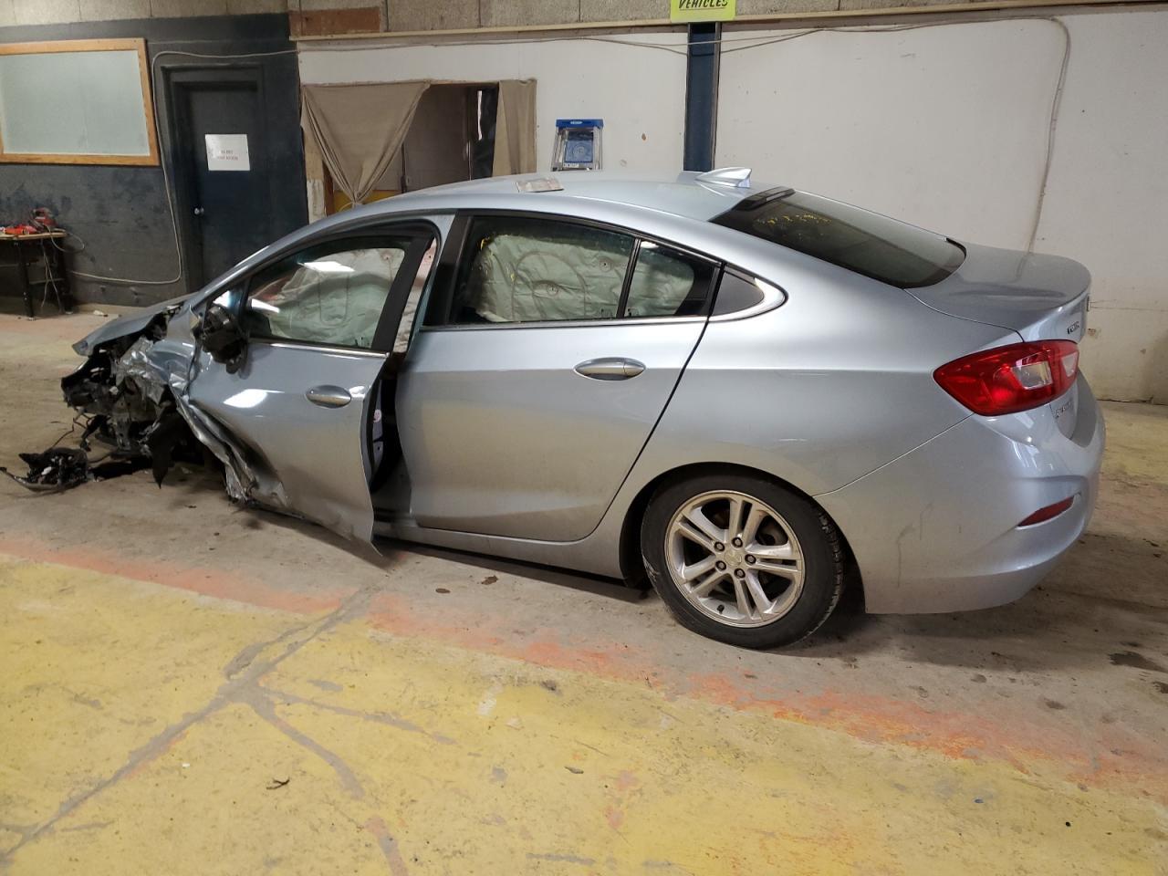 2017 Chevrolet Cruze Lt - Фото 2