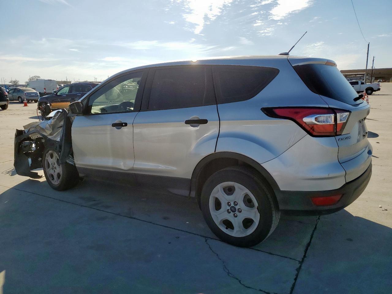2017 Ford Escape S - Фото 2