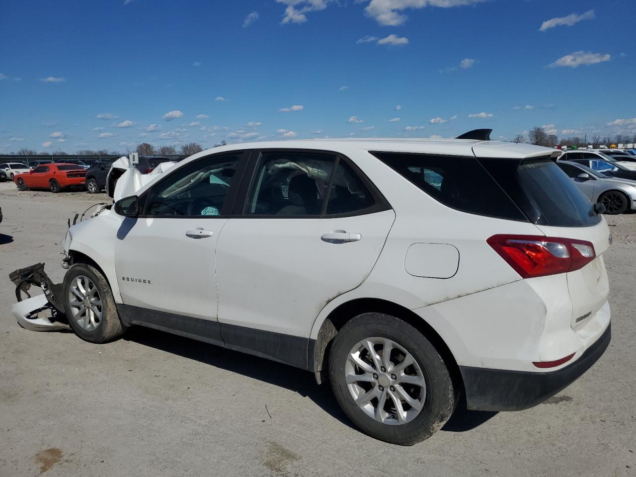 2020 Chevrolet Equinox Ls - Фото 2