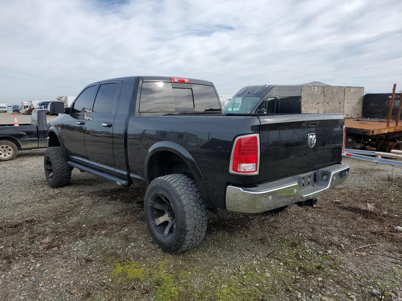 2018 Ram 3500 Laramie - Фото 2