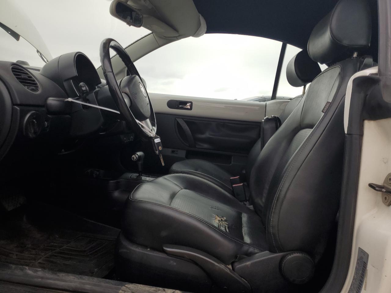 2010 Volkswagen New Beetle - Фото 7