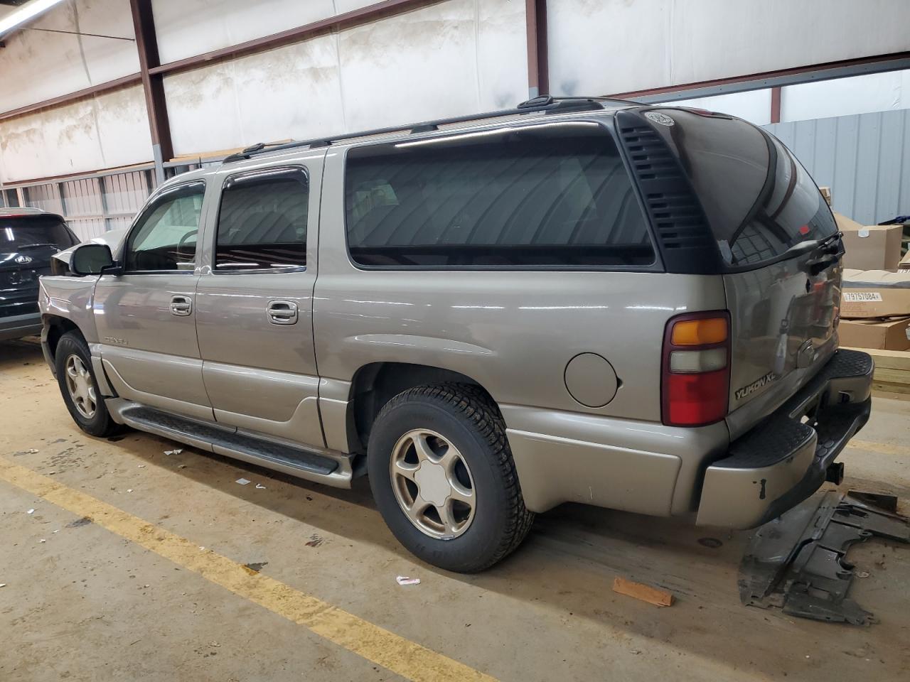 2003 GMC Yukon Xl Denali - Image 2