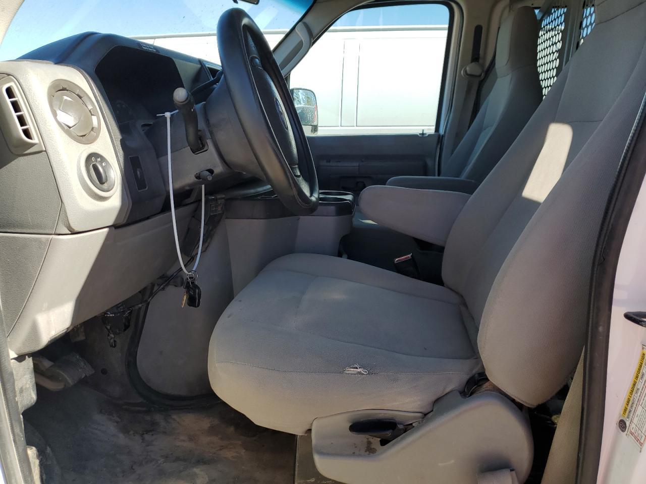 2012 Ford Econoline E250 Van - Фото 7