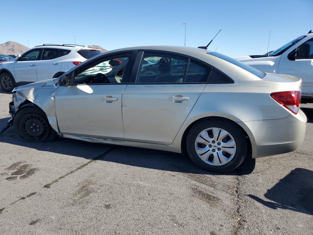 2014 Chevrolet Cruze Ls - Image 2