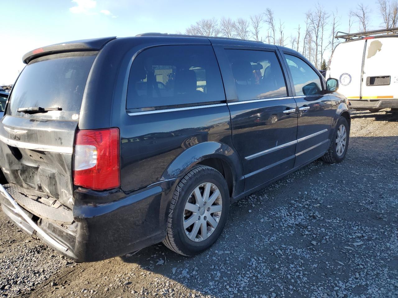 2012 Chrysler Town & Country Touring L - Image 3
