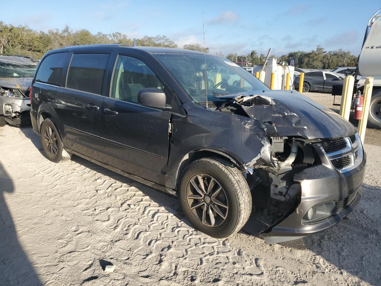 2017 Dodge Grand Caravan Sxt - Image 4