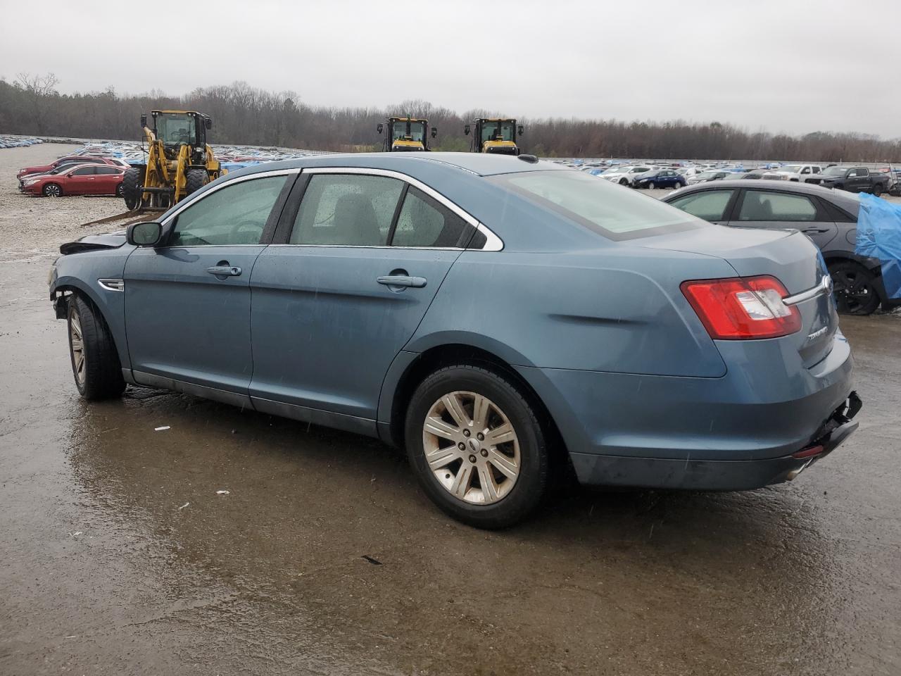 2010 Ford Taurus Se - Image 2