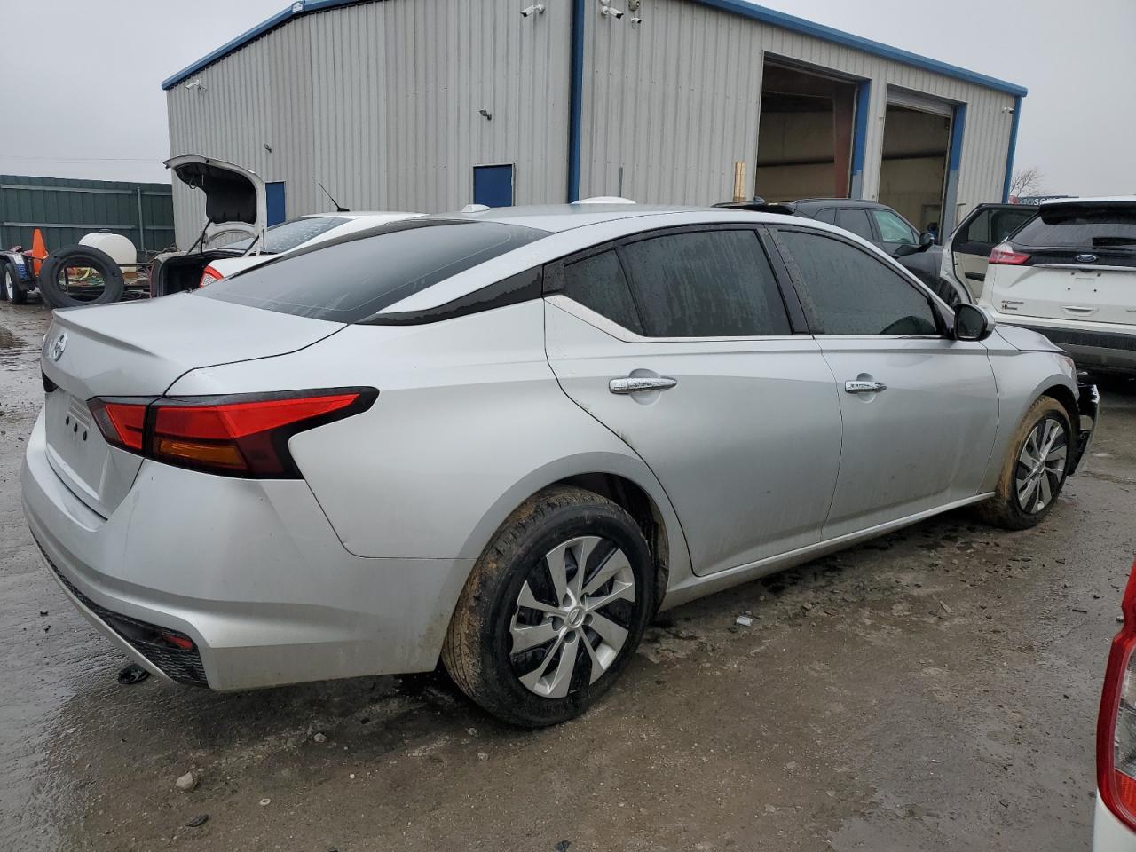 2020 Nissan Altima S - Фото 3