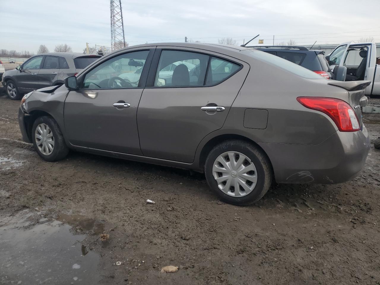 2015 Nissan Versa S - Фото 2