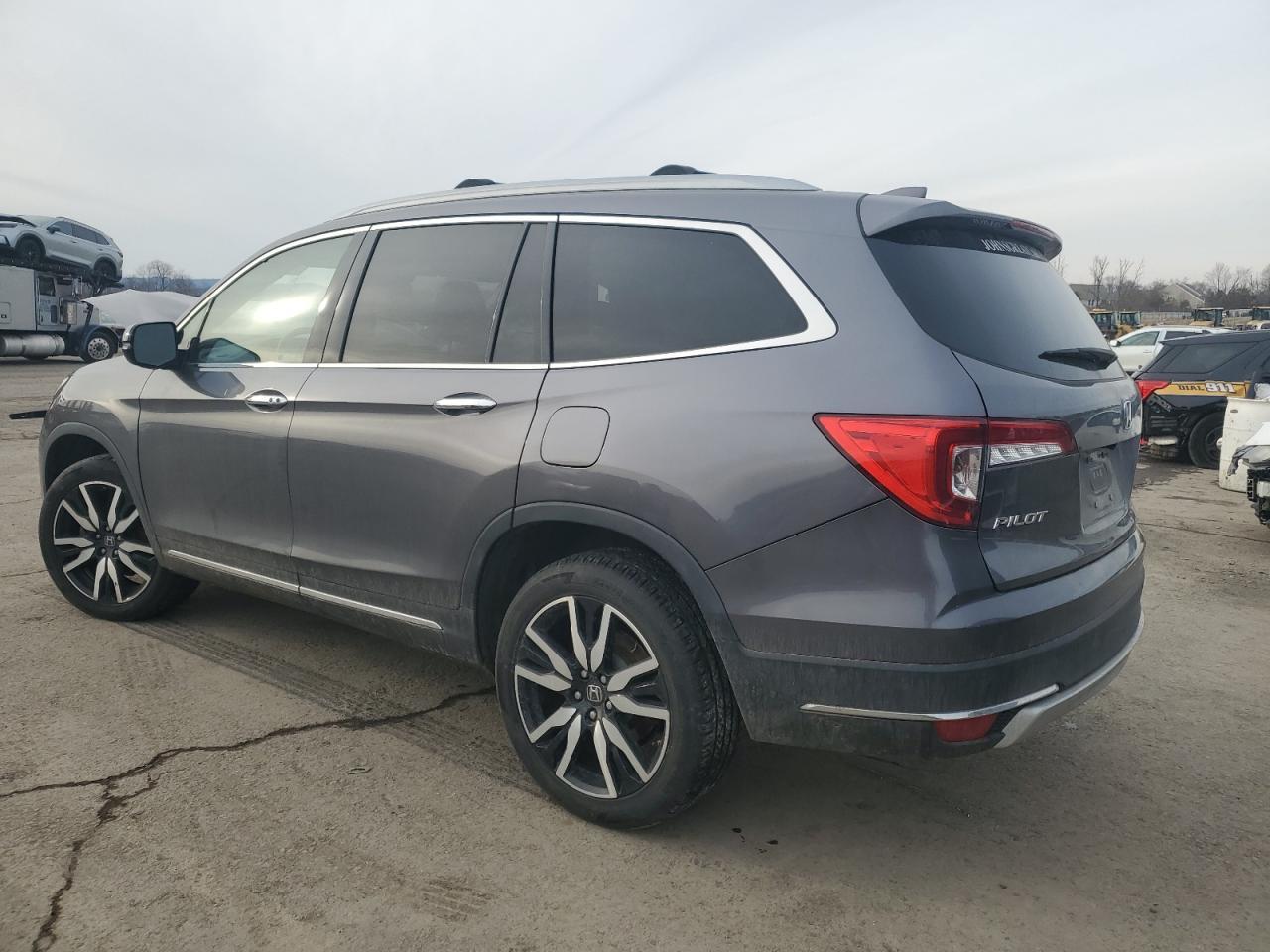 2019 Honda Pilot Touring - Image 2
