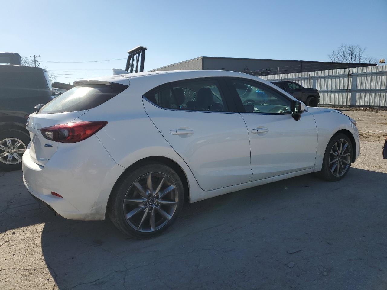2018 Mazda 3 Touring - Фото 3