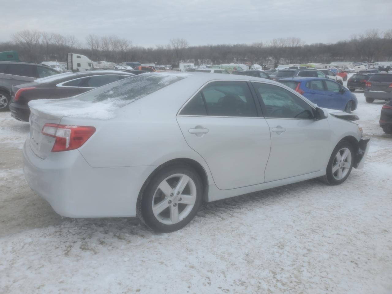 2014 Toyota Camry L - Image 3