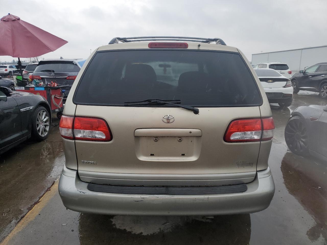 2002 Toyota Sienna Le - Image 6