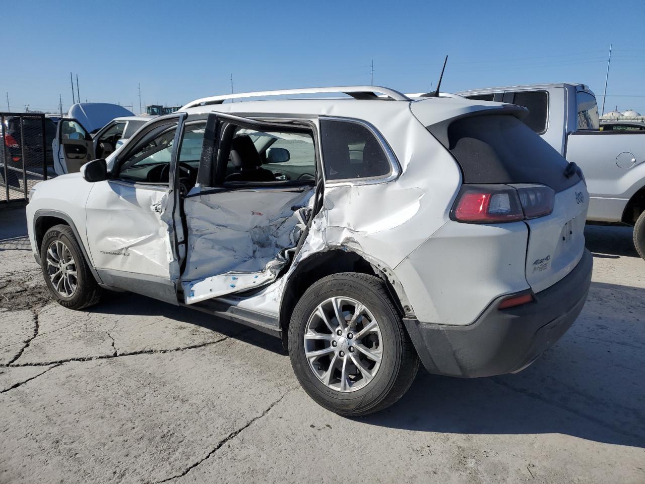 2019 Jeep Cherokee Latitude Plus - Image 2