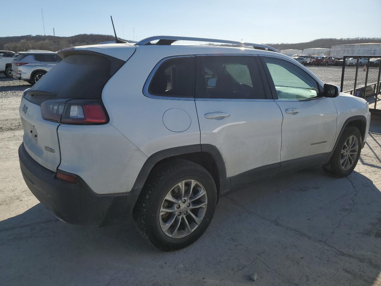 2019 Jeep Cherokee Latitude Plus - Image 3