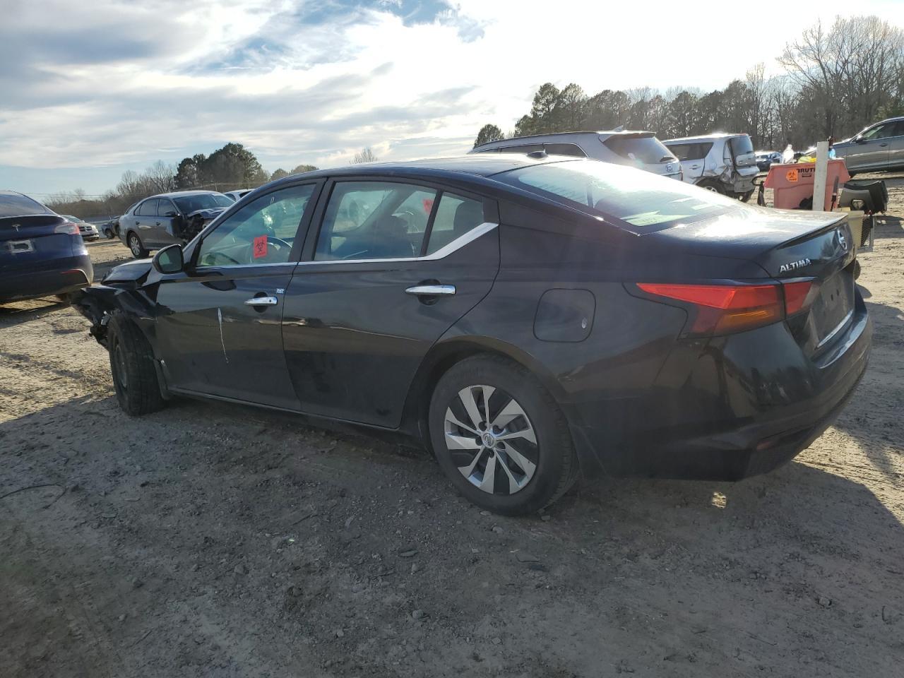 2020 Nissan Altima S - Фото 2