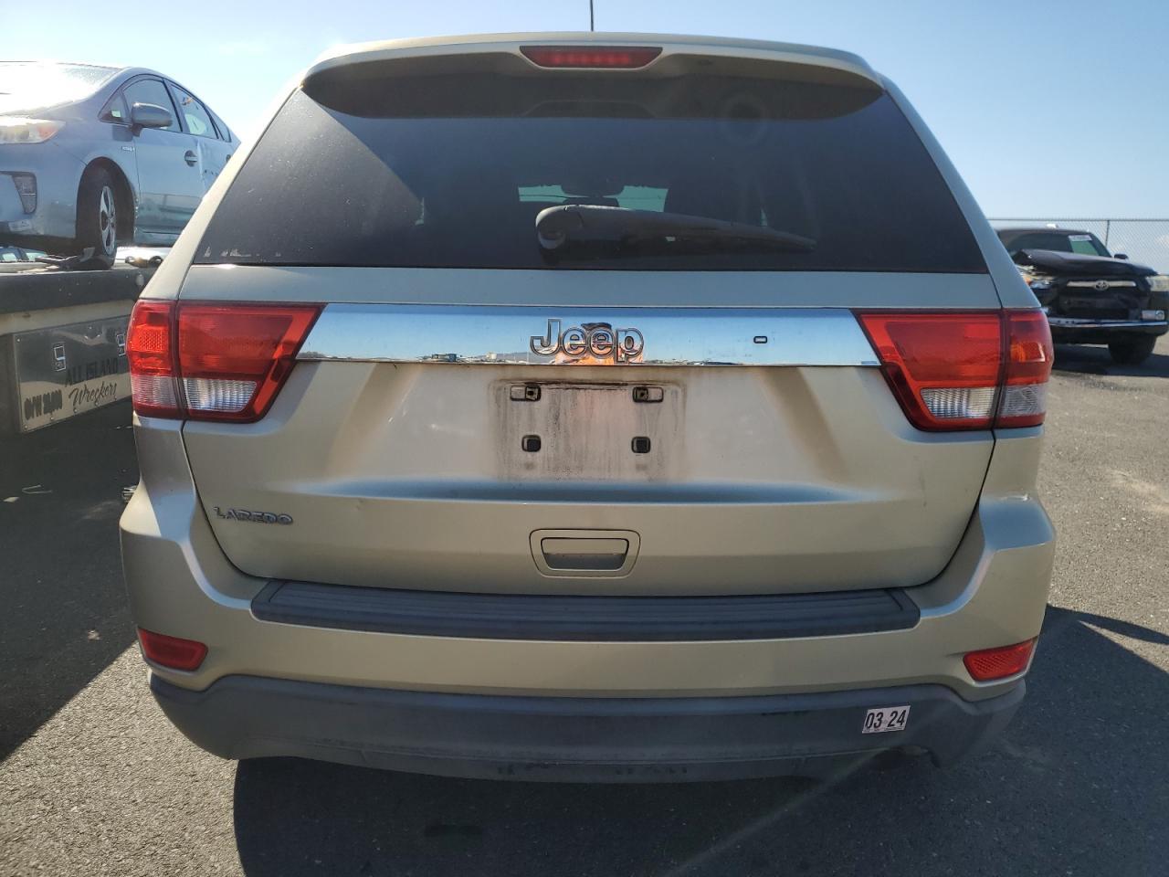 2011 Jeep Grand Cherokee Laredo - Image 6